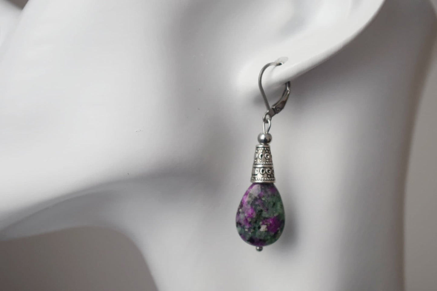 Creolen mit Rubin in Zoisit, Perlen-Ohrringe in Tropfenform, baumelnde Ohrringe aus Edelstahl mit Edelsteinen, Grün, Rosa, Silber, Rubin-Fuchsit-Schmuck