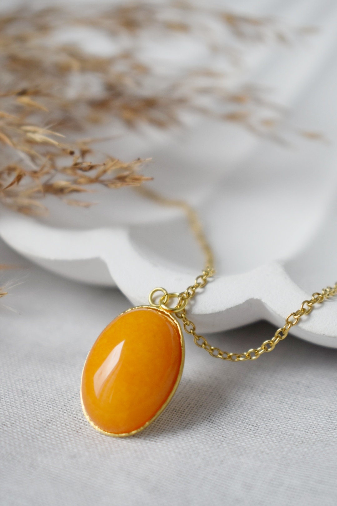 Halskette Gelbe Jade Oval Gold Anhänger für Frauen, Gelbe Edelstein Halskette, Lange gelbe Stein Halskette, handgefertigter Schmuck, Geschenk für Sie