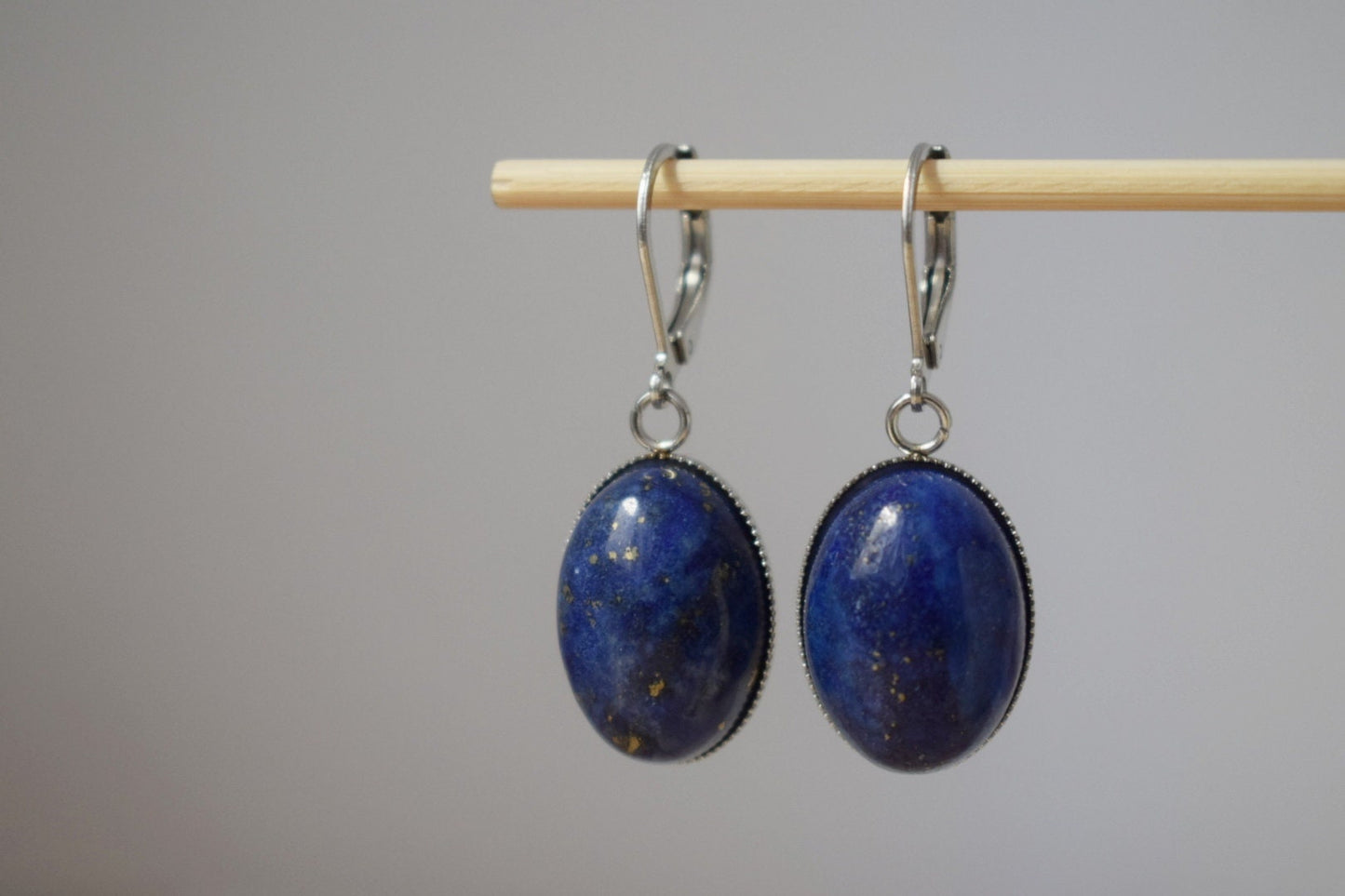 Lapislazuli-Ohrringe, Edelstein-Ohrringe, blaue Boho-Creolen, Geburtsstein-Schmuck, Geschenk für Frauen