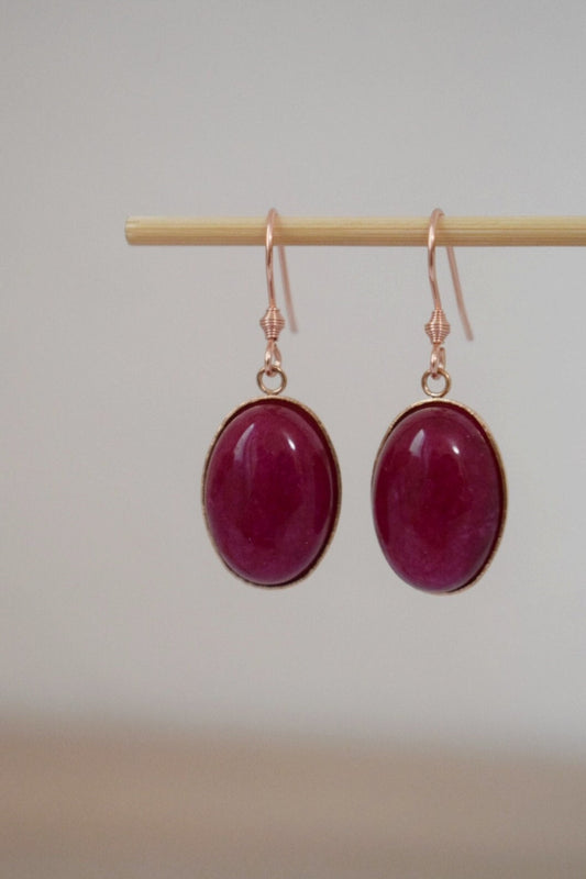 Violett rote Jade Ohrringe, Ovale Edelstein Hängeohrringe, Rosé vergoldeter Edelstahl, Jade Schmuck für Frauen, Geschenk für Sie