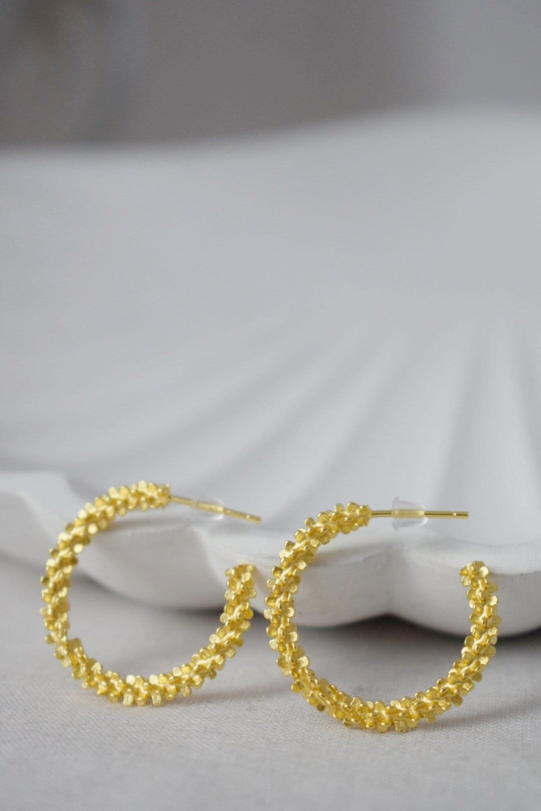 925 Sterling Silber Strukturierte Creolen, Statement Goldene Creolen, Halb moderne Ohrstecker, C Form, Push Back, Perfektes Geschenk für Sie