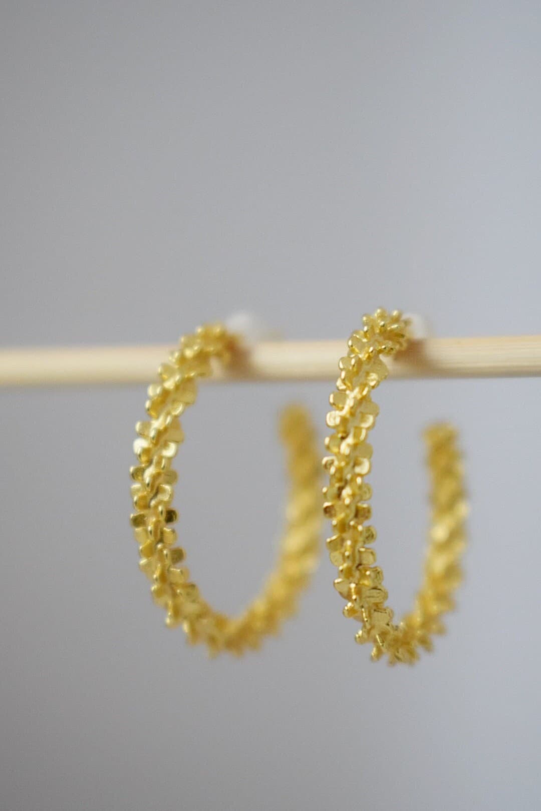 925 Sterling Silber Strukturierte Creolen, Statement Goldene Creolen, Halb moderne Ohrstecker, C Form, Push Back, Perfektes Geschenk für Sie