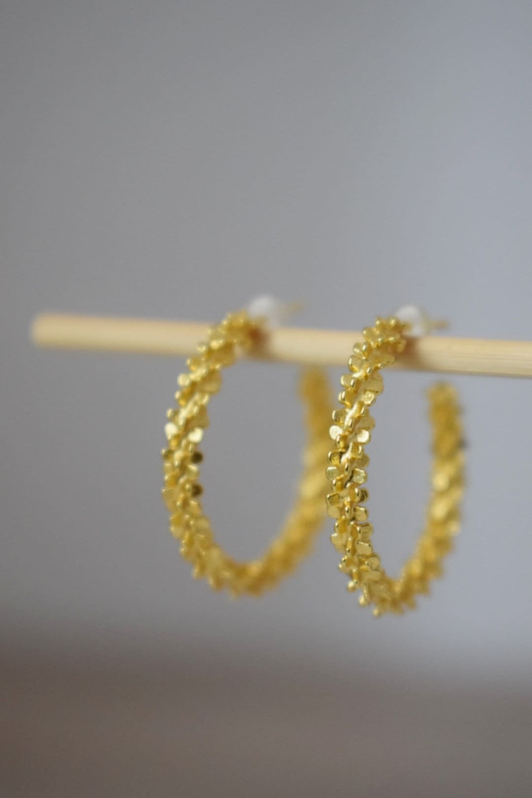 925 Sterling Silber Strukturierte Creolen, Statement Goldene Creolen, Halb moderne Ohrstecker, C Form, Push Back, Perfektes Geschenk für Sie