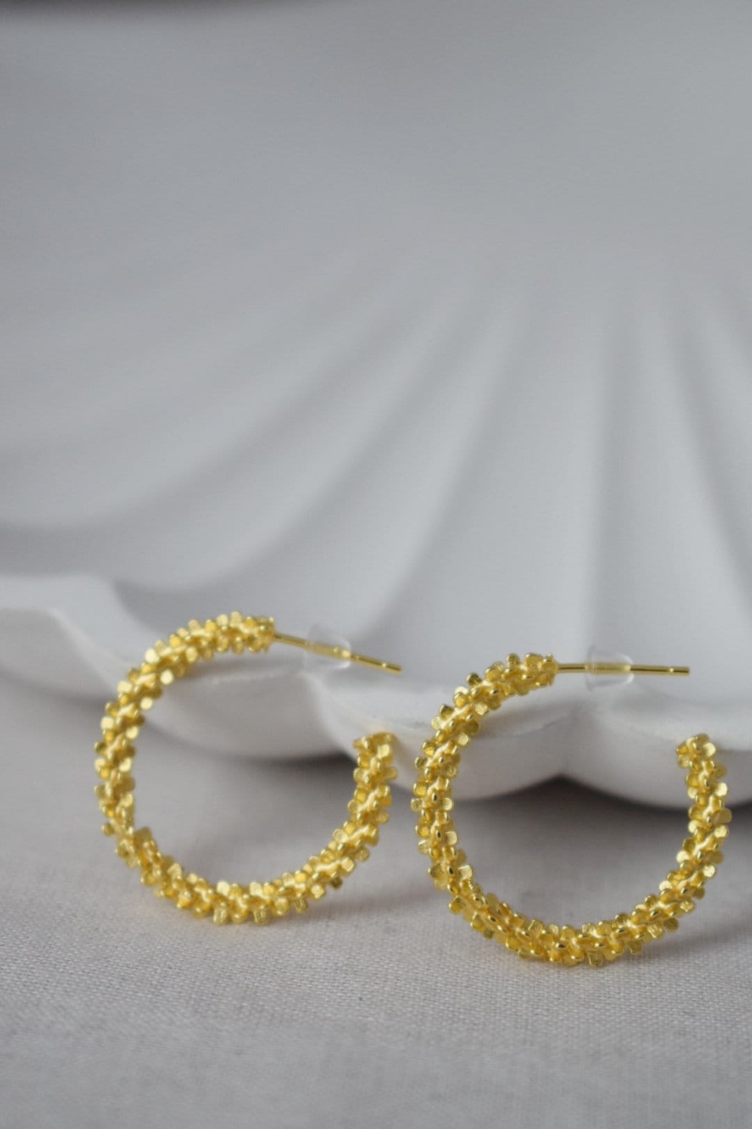 925 Sterling Silber Strukturierte Creolen, Statement Goldene Creolen, Halb moderne Ohrstecker, C Form, Push Back, Perfektes Geschenk für Sie