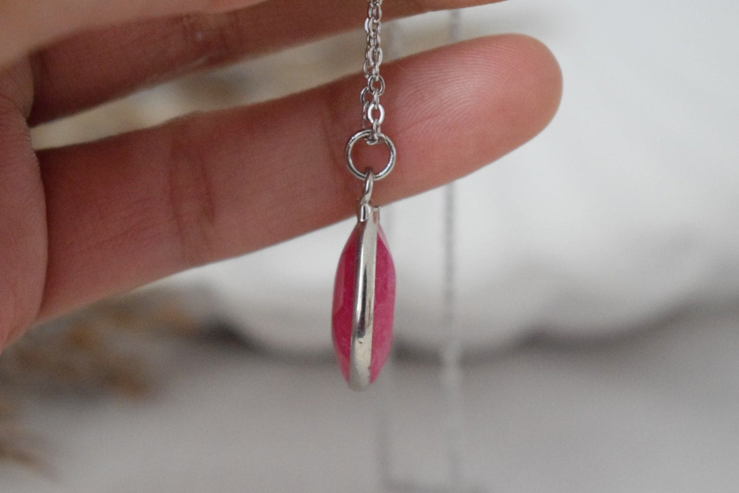 Rosa Jade Tropfen Halskette, Kamelie Farbe, Edelstein Tropfen Anhänger, Facettiert Stein, Statement Schmuck, Edelstahl, handgemachtes Geschenk für sie