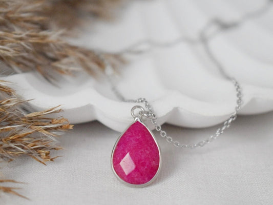 Rosa Jade Tropfen Halskette, Kamelie Farbe, Edelstein Tropfen Anhänger, Facettiert Stein, Statement Schmuck, Edelstahl, handgemachtes Geschenk für sie