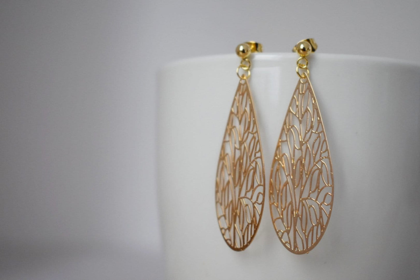 Ornament-Tropfen-Ohrstecker für Frauen, vergoldete Edelstahl-Ohrstecker mit filigranem Anhänger, Boho-Schmuck, Einzigartiges Geschenk für Sie