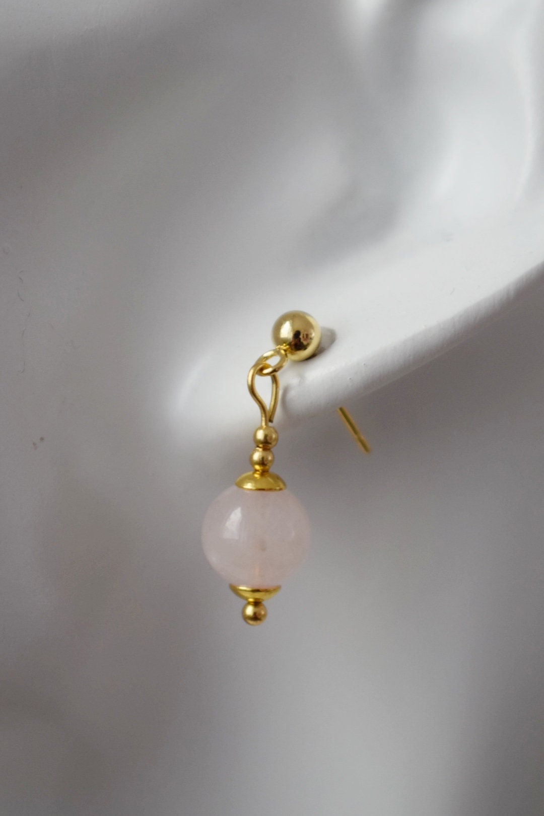 Rosenquarz Ohrstecker, Edelstein Perlen Anhänger, 24k vergoldete Edelstahl Push Back Ohrringe, Rosenquarz Schmuck, Handgemachtes Geschenk