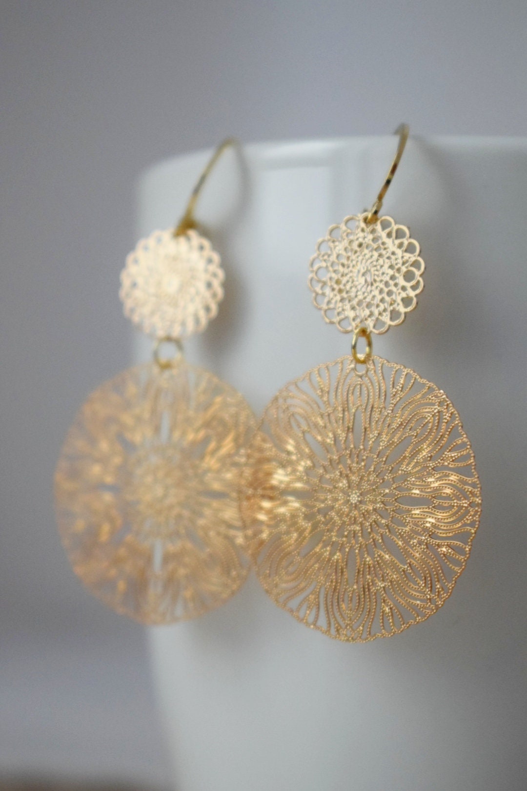 Ornament-Ohrringe für Frauen, Lange vergoldete Mandala-Ohrringe, Edelstahl-Ohrringe, filigrane Boho-Creolen, Schmuckgeschenk für Sie