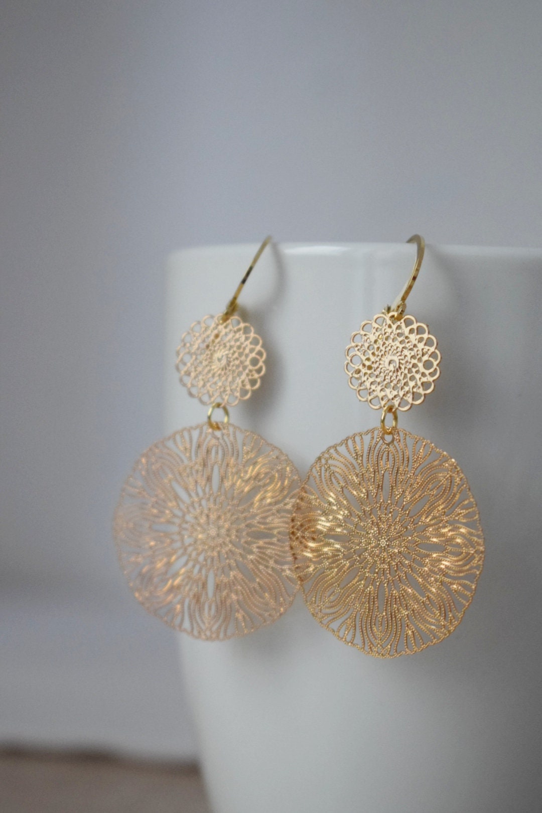 Ornament-Ohrringe für Frauen, Lange vergoldete Mandala-Ohrringe, Edelstahl-Ohrringe, filigrane Boho-Creolen, Schmuckgeschenk für Sie