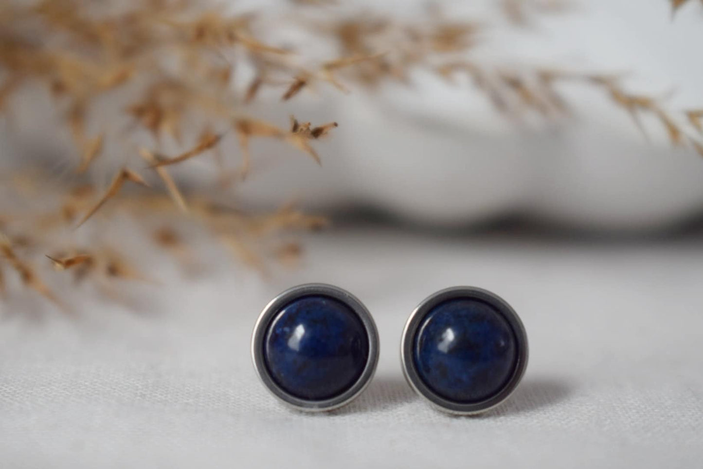 Lapislazuli-Ohrstecker aus Edelstahl, rund, 8 mm, dunkelblauer Edelstein, Geburtsstein für September, Unisex-Schmuckgeschenk