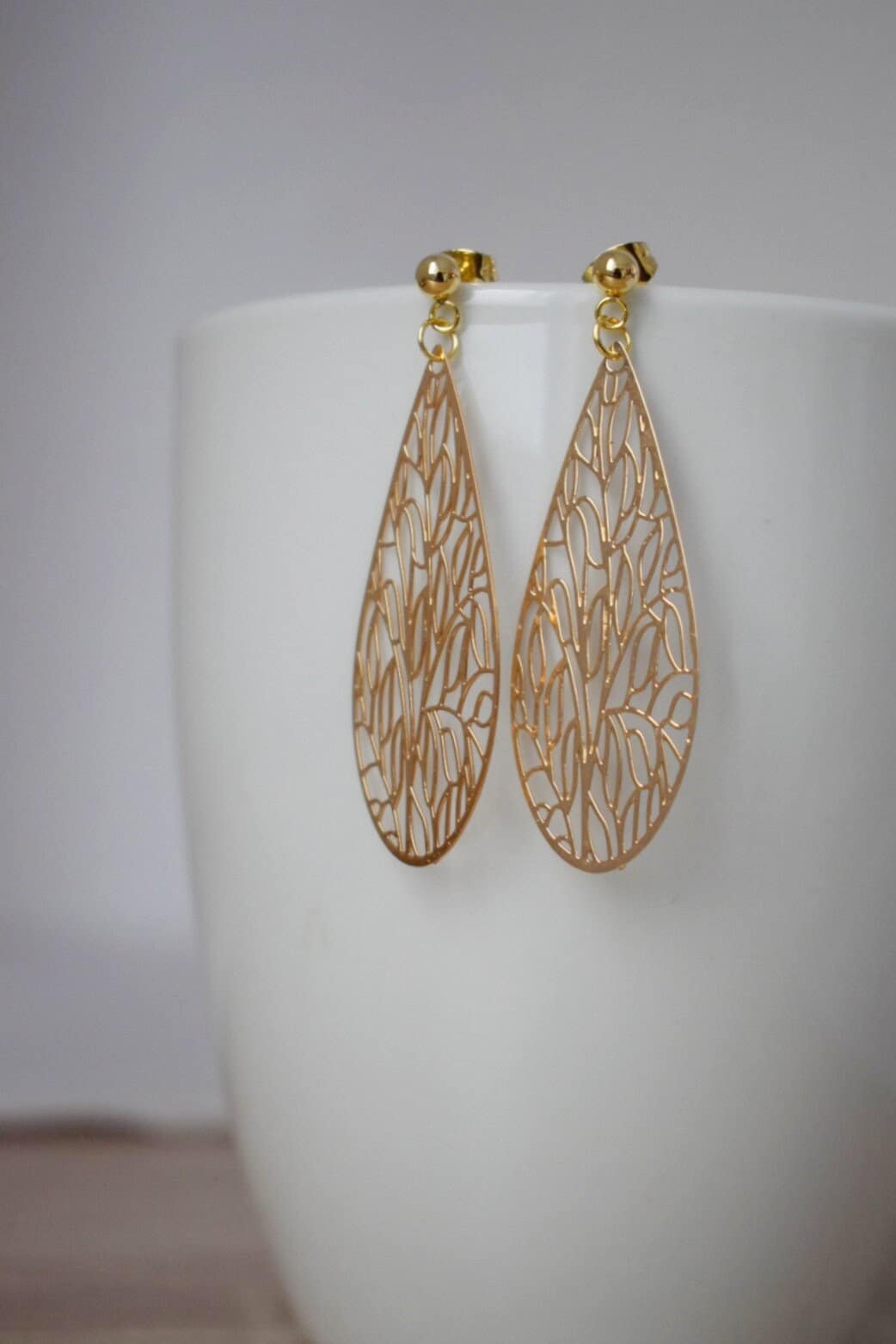 Ornament-Tropfen-Ohrstecker für Frauen, vergoldete Edelstahl-Ohrstecker mit filigranem Anhänger, Boho-Schmuck, Einzigartiges Geschenk für Sie