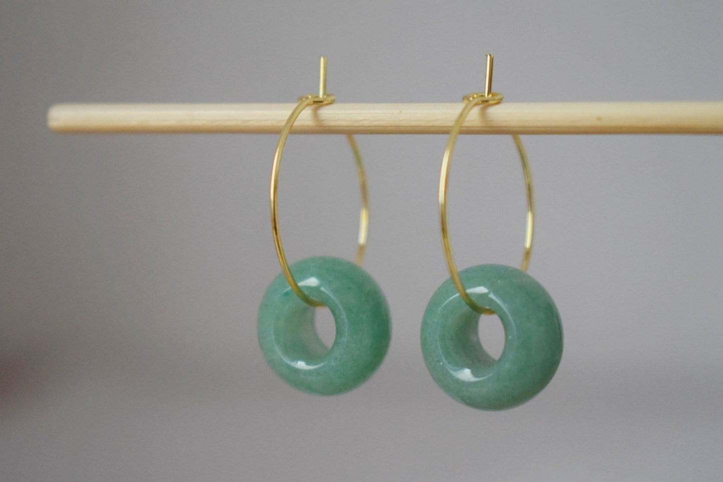 Aventurin Donut Creolen, 18 Karat vergoldete chirurgische Edelstahl Creolen, Edelstein Unisex SchmuckBestes Weihnachtsgeschenk