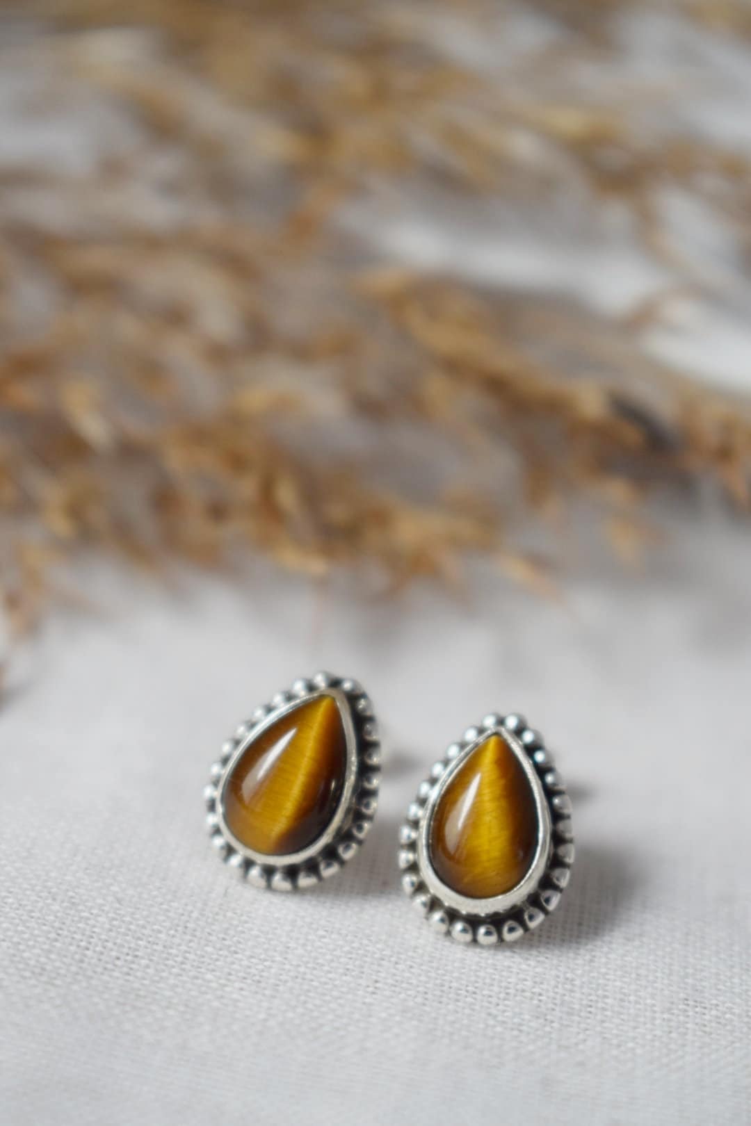 Tropfenförmige Tigerauge Ohrstecker, 925 Sterling Silber, kleiner brauner Edelstein Schmuck, Natürlicher Heilchakra Stein, handgefertigtes Schmuckgeschenk