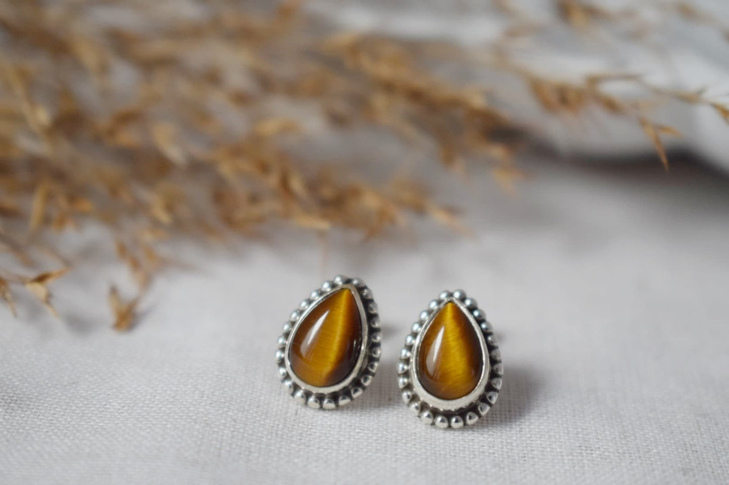 Tropfenförmige Tigerauge Ohrstecker, 925 Sterling Silber, kleiner brauner Edelstein Schmuck, Natürlicher Heilchakra Stein, handgefertigtes Schmuckgeschenk