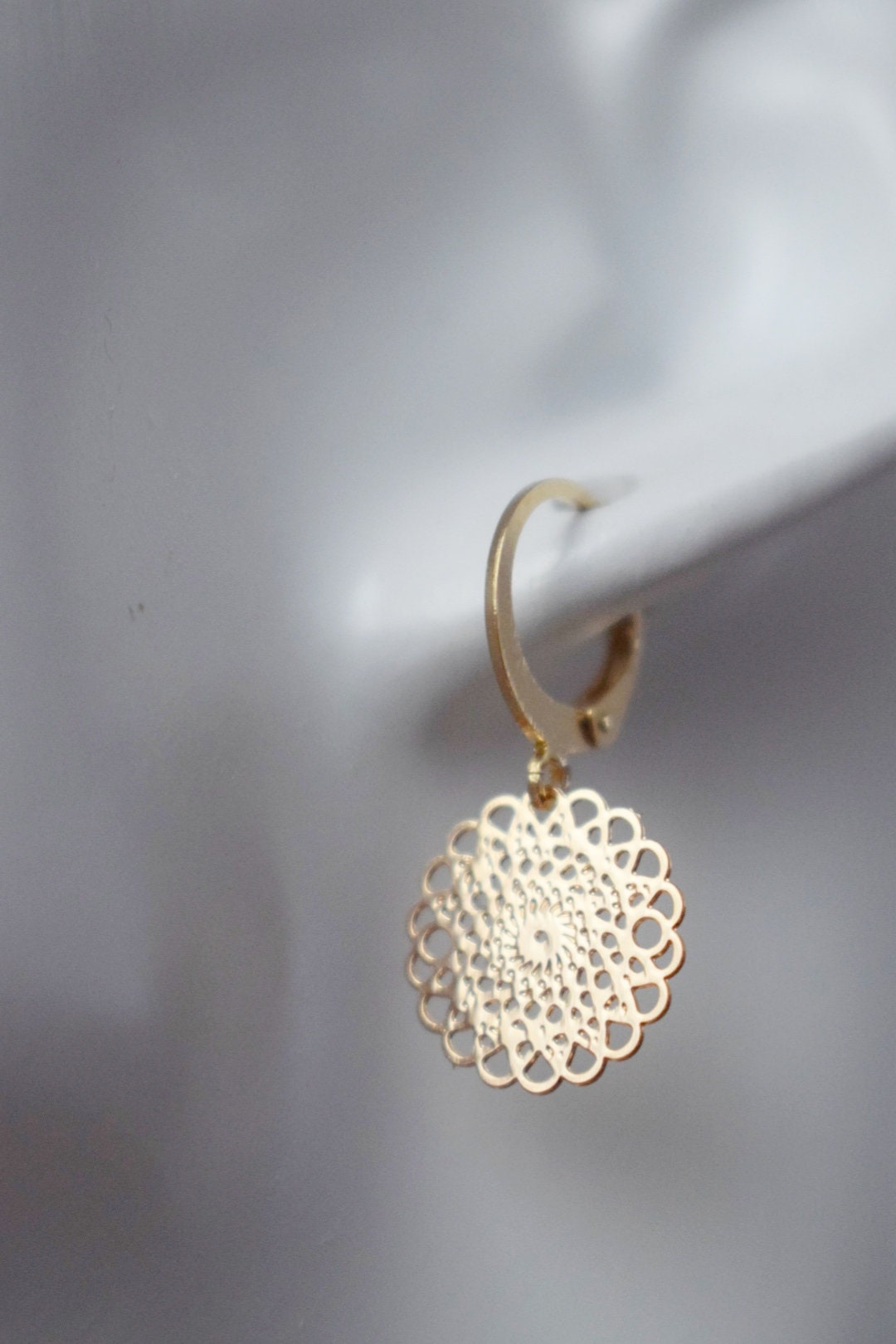 Ornament-Ohrringe für Frauen, Mandala-Huggie-Creolen, Edelstahl-Ohrringe, Boho-Filigran-Goldohrringe, Mandala-Schmuck, Geschenk für Sie