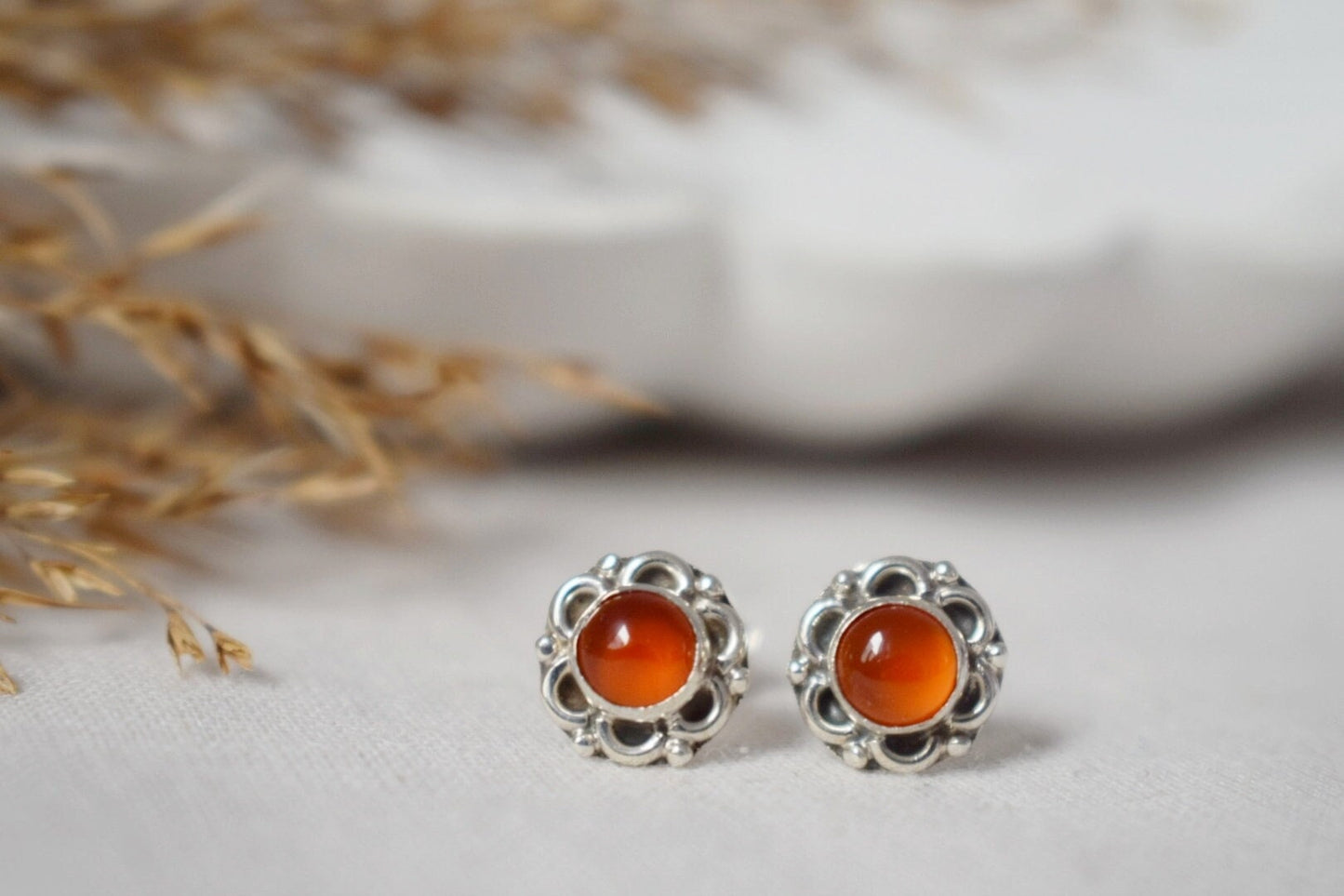 Kleine Karneol Ohrstecker Sterling Silber, Blumen Edelstein, Naturstein Push Back Ohrringe, Geburtsstein Schmuck, Muttertagsgeschenk