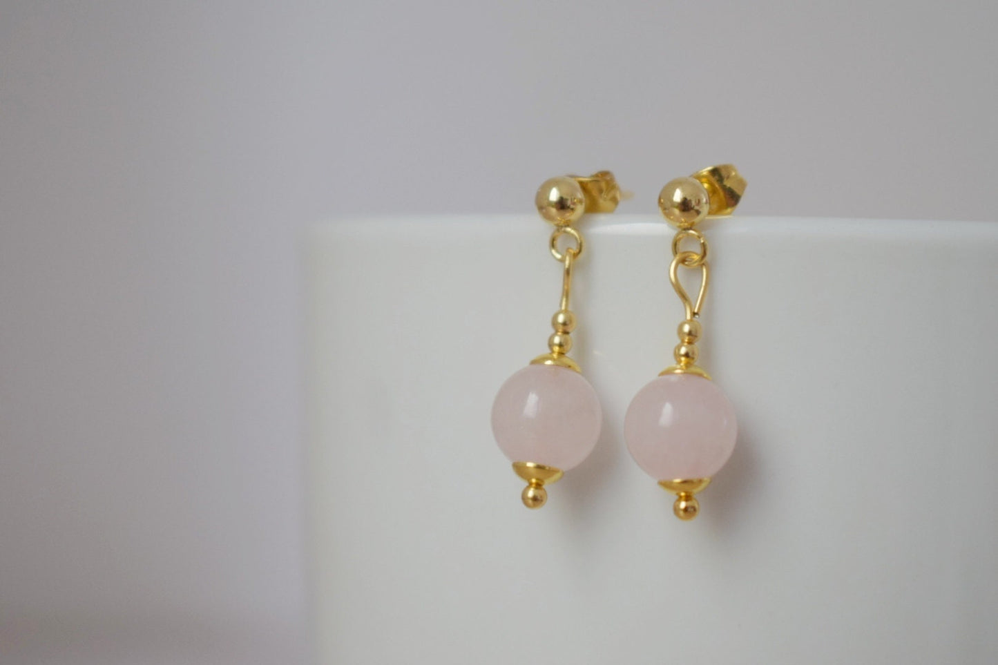 Rosenquarz Ohrstecker, Edelstein Perlen Anhänger, 24k vergoldete Edelstahl Push Back Ohrringe, Rosenquarz Schmuck, Handgemachtes Geschenk