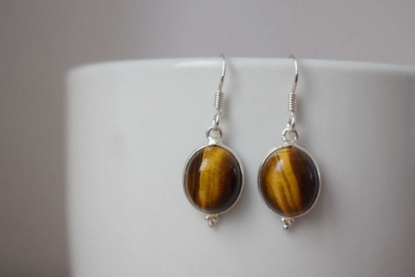 Tigerauge Ohrringe, Sterling Silber Edelstein Schmuck, Ovaler Naturstein, Leichte Ohrhänger, Einzigartiges Muttertagsgeschenk für Sie