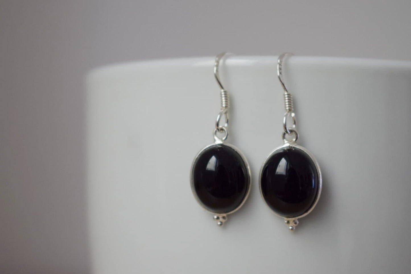 Schwarze Onyx Ohrringe, Edelstein Ohrringe aus Sterlingsilber, Boho Chic Ohrringe, Einzigartiger handgefertigter Schmuck, Bestes Weihnachtsgeschenk