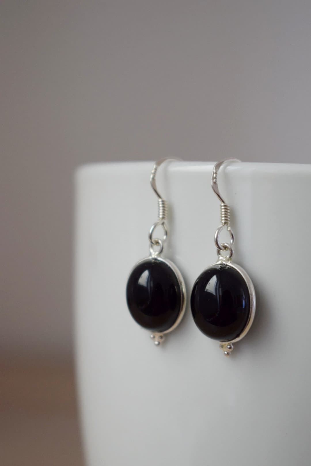 Schwarze Onyx Ohrringe, Edelstein Ohrringe aus Sterlingsilber, Boho Chic Ohrringe, Einzigartiger handgefertigter Schmuck, Bestes Weihnachtsgeschenk