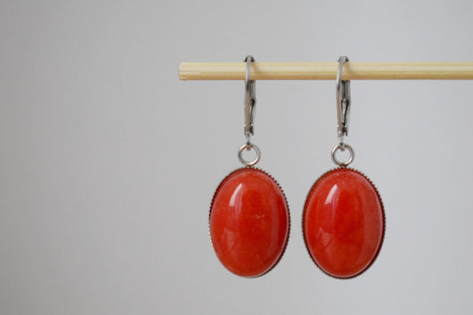 Orange Jade Ohrringe, Edelstein Huggie Creolen, Boho Ohrringe, handgefertigter Schmuck, Weihnachtsgeschenk für Sie