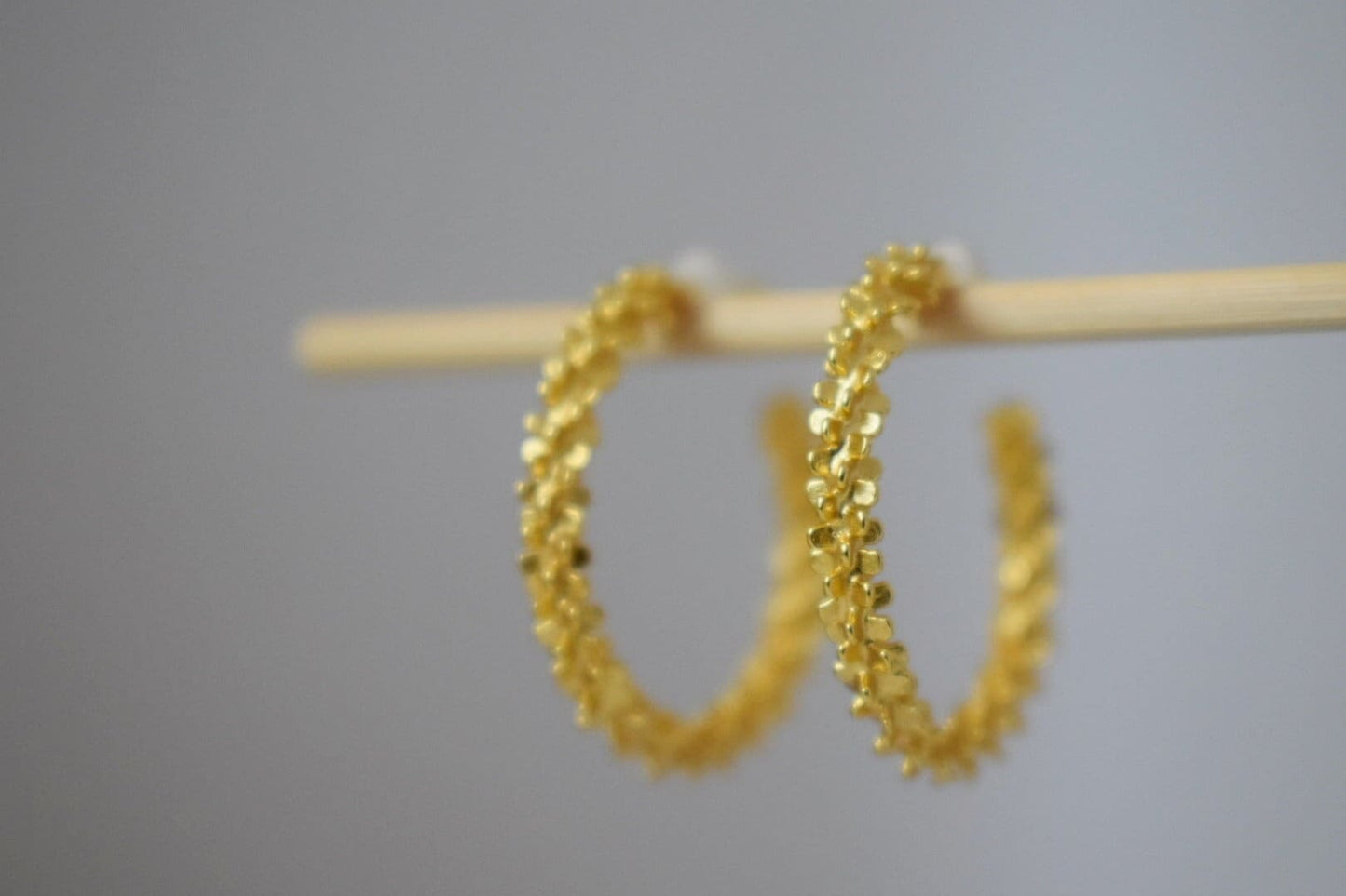 925 Sterling Silber Strukturierte Creolen, Statement Goldene Creolen, Halb moderne Ohrstecker, C Form, Push Back, Perfektes Geschenk für Sie