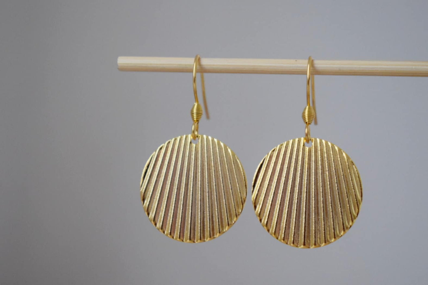 Round huggie earrings, Corrugated, Disc, Plate, Round, Circle earrings, 24k gold plated stainless steel earrings, Lightweight jewelry, Gift