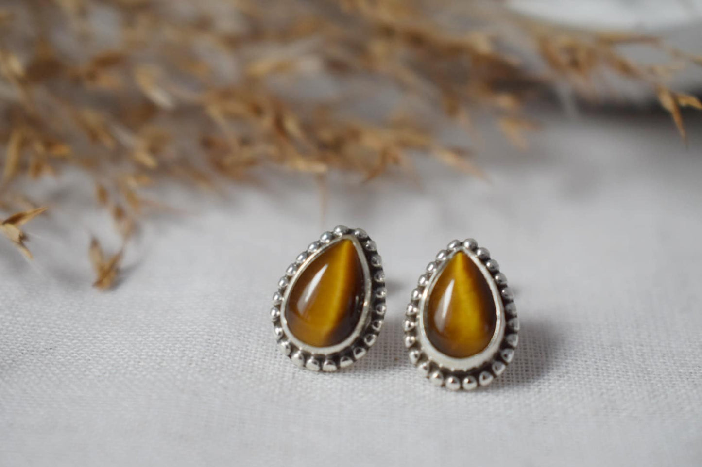 Tropfenförmige Tigerauge Ohrstecker, 925 Sterling Silber, kleiner brauner Edelstein Schmuck, Natürlicher Heilchakra Stein, handgefertigtes Schmuckgeschenk