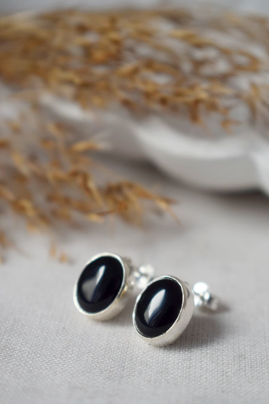 Schwarze Onyx Ohrstecker, Minimalistischer 925 Sterling Silber Schmuck, Kleine ovale Edelstein Push Back Ohrringe, Naturstein, Bestes Geburtstagsgeschenk
