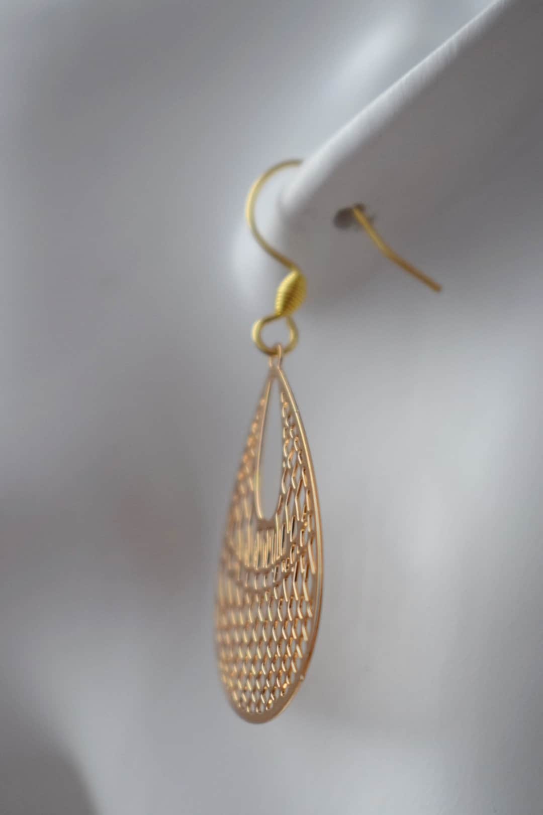 Tropfenförmige Ornament-Ohrringe für Frauen, filigrane Boho-Goldohrringe, 18 Karat vergoldete Edelstahl-Ohrringhaken, Schmuckgeschenk für Sie