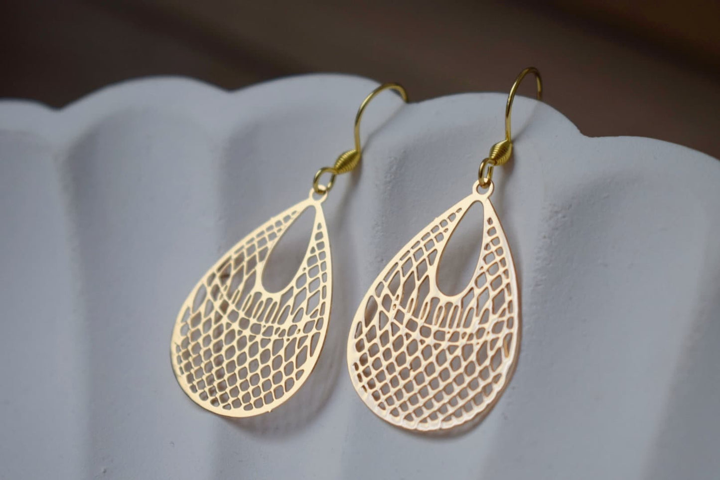 Tropfenförmige Ornament-Ohrringe für Frauen, filigrane Boho-Goldohrringe, 18 Karat vergoldete Edelstahl-Ohrringhaken, Schmuckgeschenk für Sie