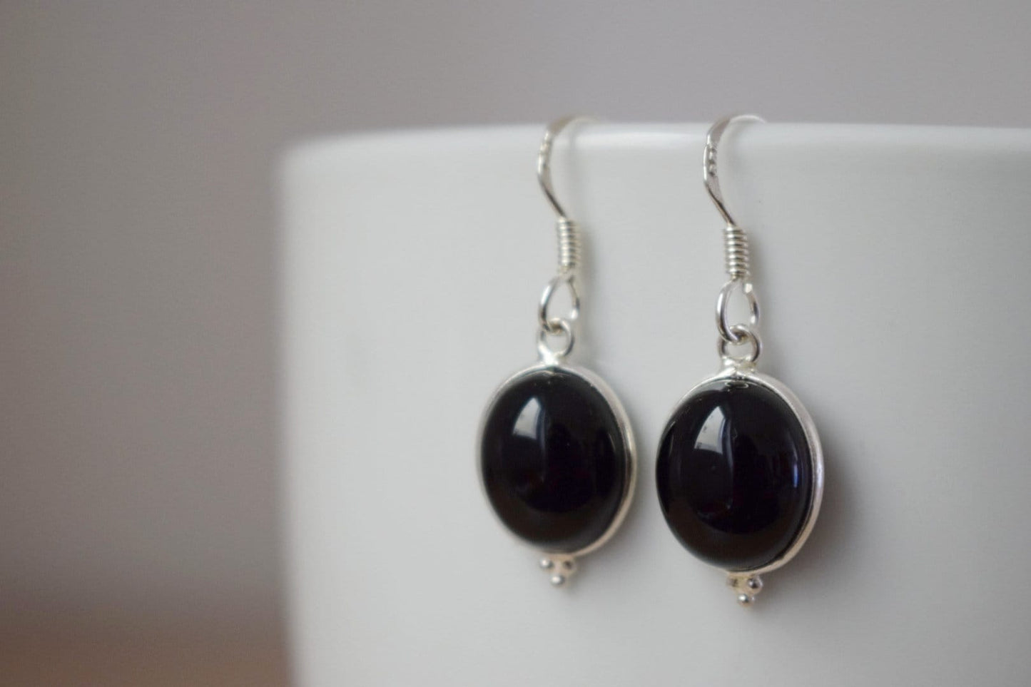 Schwarze Onyx Ohrringe, Edelstein Ohrringe aus Sterlingsilber, Boho Chic Ohrringe, Einzigartiger handgefertigter Schmuck, Bestes Weihnachtsgeschenk
