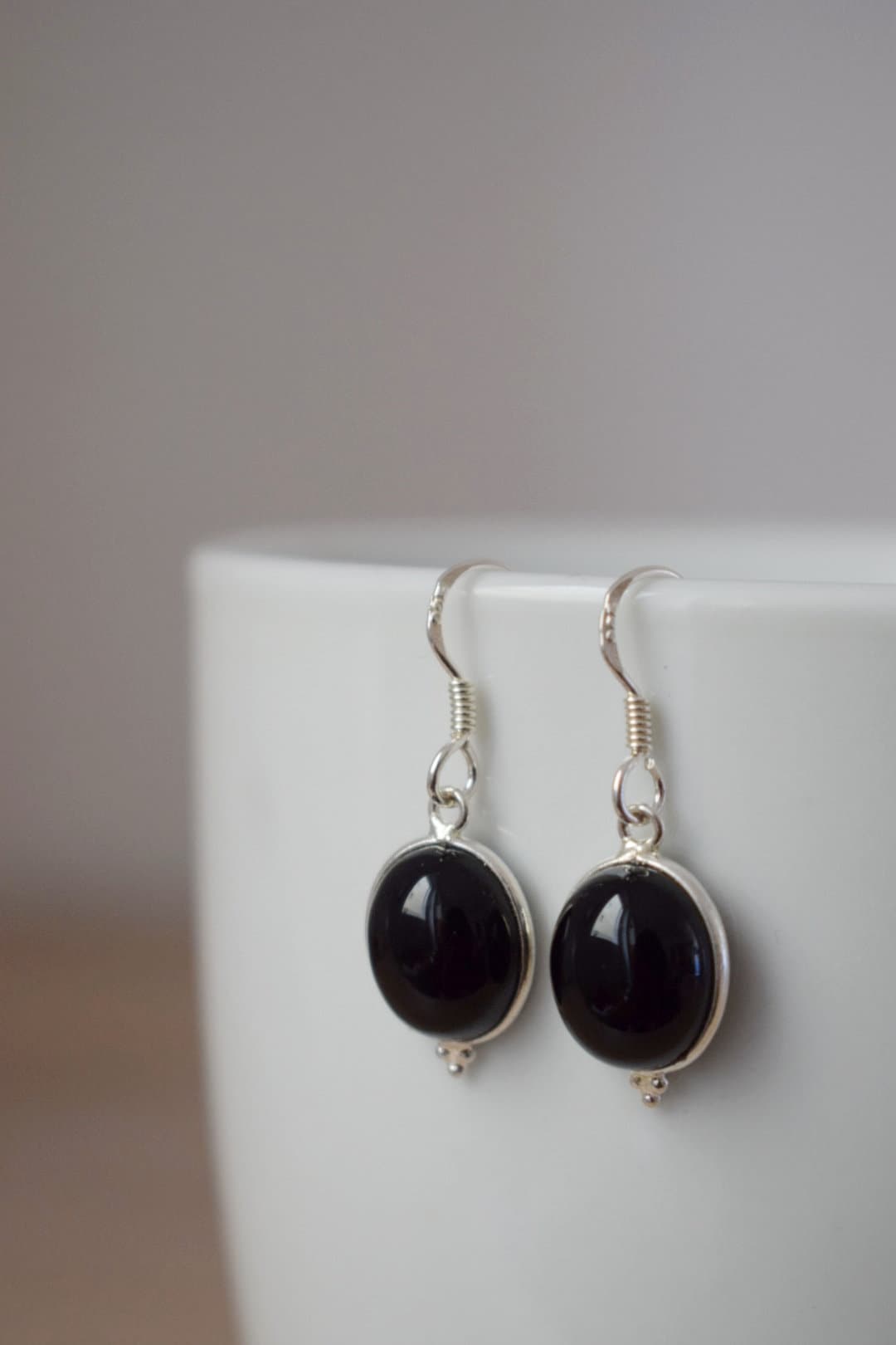 Schwarze Onyx Ohrringe, Edelstein Ohrringe aus Sterlingsilber, Boho Chic Ohrringe, Einzigartiger handgefertigter Schmuck, Bestes Weihnachtsgeschenk