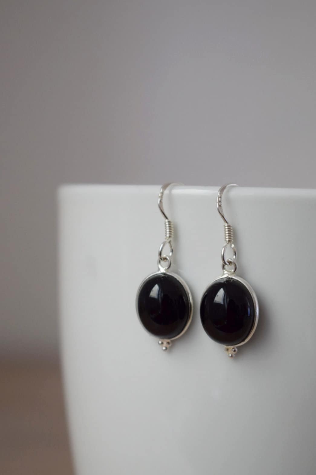 Schwarze Onyx Ohrringe, Edelstein Ohrringe aus Sterlingsilber, Boho Chic Ohrringe, Einzigartiger handgefertigter Schmuck, Bestes Weihnachtsgeschenk