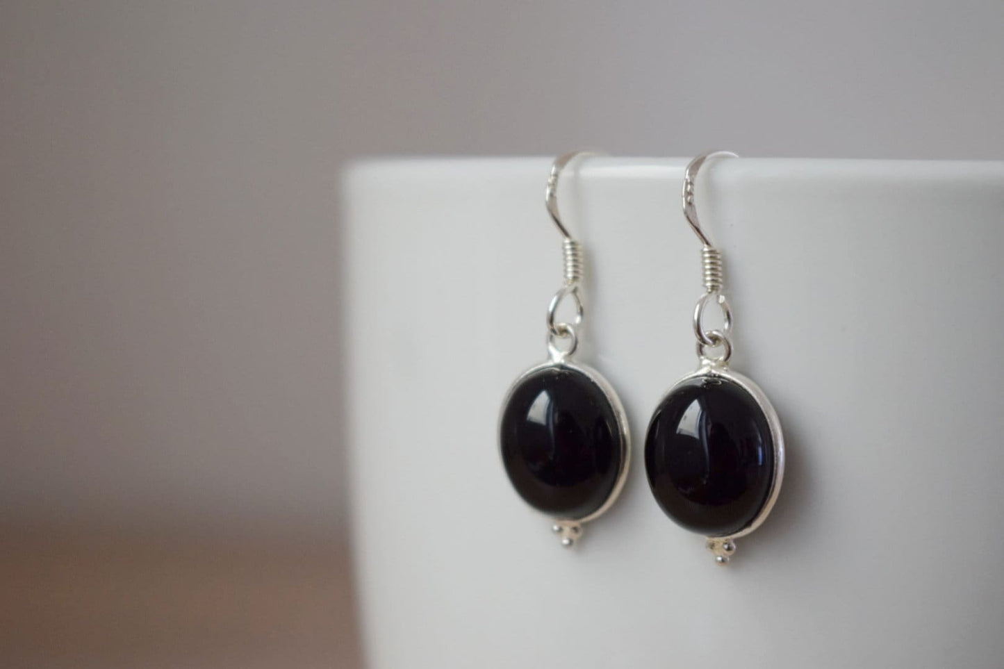 Schwarze Onyx Ohrringe, Edelstein Ohrringe aus Sterlingsilber, Boho Chic Ohrringe, Einzigartiger handgefertigter Schmuck, Bestes Weihnachtsgeschenk