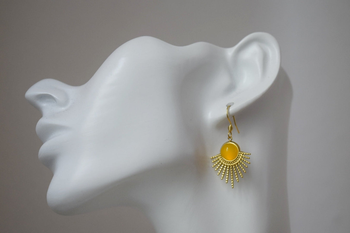 Sonnenohrringe, Gelbe Achatohrringe, Sonnenstrahlenohrringe, Sunburst, Edelsteinohrringe, Himmlischer, vergoldeter leuchtender Schmuck, Geschenk für Sie