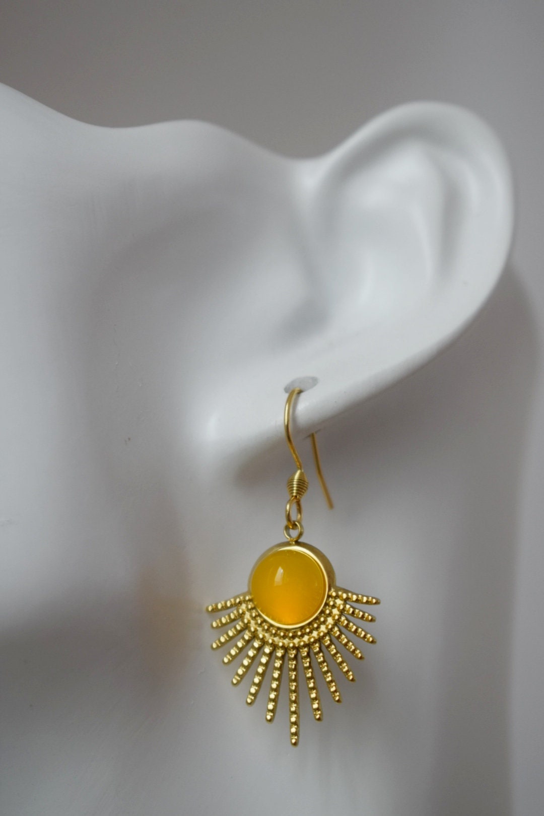 Sonnenohrringe, Gelbe Achatohrringe, Sonnenstrahlenohrringe, Sunburst, Edelsteinohrringe, Himmlischer, vergoldeter leuchtender Schmuck, Geschenk für Sie
