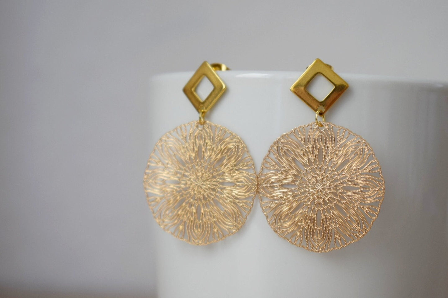 Ornament-Ohrringe für Frauen, Mandala-Ohrstecker, Rauten-Ohrstecker, vergoldete Edelstahl-Ohrstecker, Boho-Filigran-Ohrringe, Schmuckgeschenk