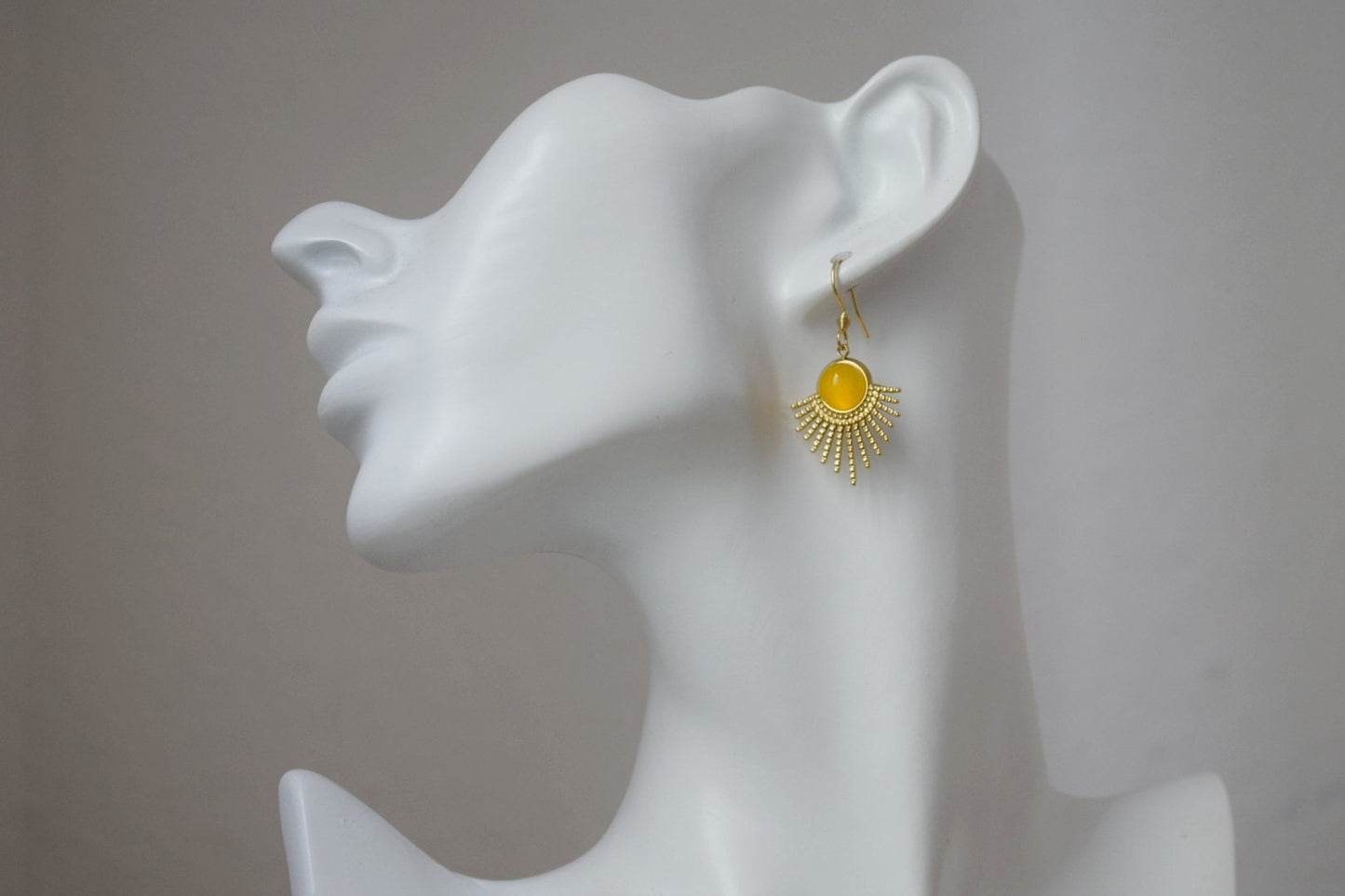 Sonnenohrringe, Gelbe Achatohrringe, Sonnenstrahlenohrringe, Sunburst, Edelsteinohrringe, Himmlischer, vergoldeter leuchtender Schmuck, Geschenk für Sie