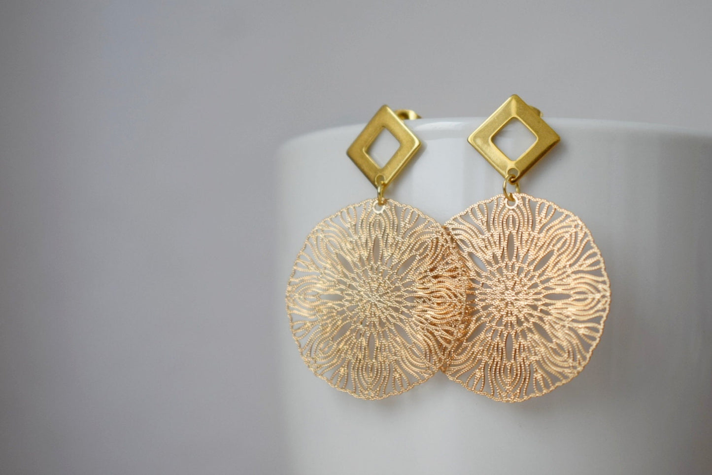 Ornament-Ohrringe für Frauen, Mandala-Ohrstecker, Rauten-Ohrstecker, vergoldete Edelstahl-Ohrstecker, Boho-Filigran-Ohrringe, Schmuckgeschenk