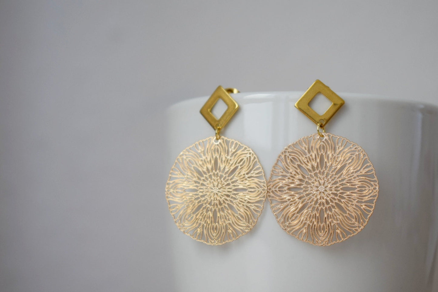 Ornament-Ohrringe für Frauen, Mandala-Ohrstecker, Rauten-Ohrstecker, vergoldete Edelstahl-Ohrstecker, Boho-Filigran-Ohrringe, Schmuckgeschenk