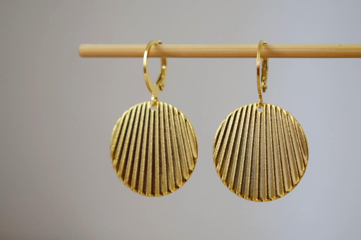 Round huggie earrings, Corrugated, Disc, Plate, Round, Circle earrings, 24k gold plated stainless steel earrings, Lightweight jewelry, Gift