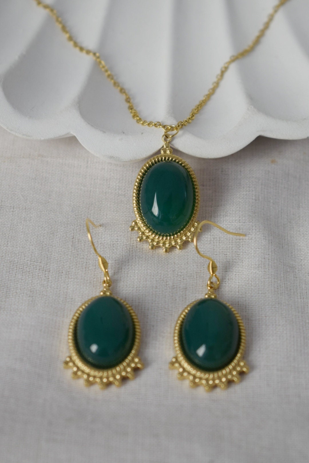 Rote Achat Halskette Gold, Ovale Edelstein Viktorianische Halskette für Frauen, Einzigartiger Anhänger, Stein Statement Halskette, Achat Schmuck, Geschenk für Sie