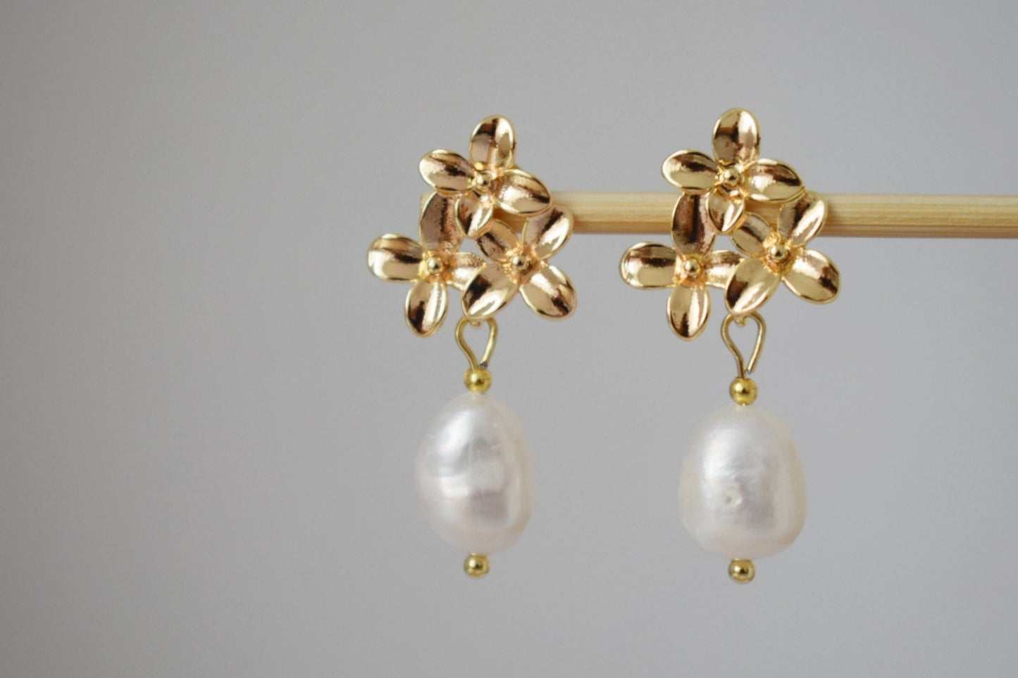 Elegante Süßwasserperlen Ohrringe, 18K vergoldete Blumen Ohrstecker, Vintage Stil Brautschmuck, Perfektes Brautjungfern Geschenk, Weihnachtsgeschenk Sie