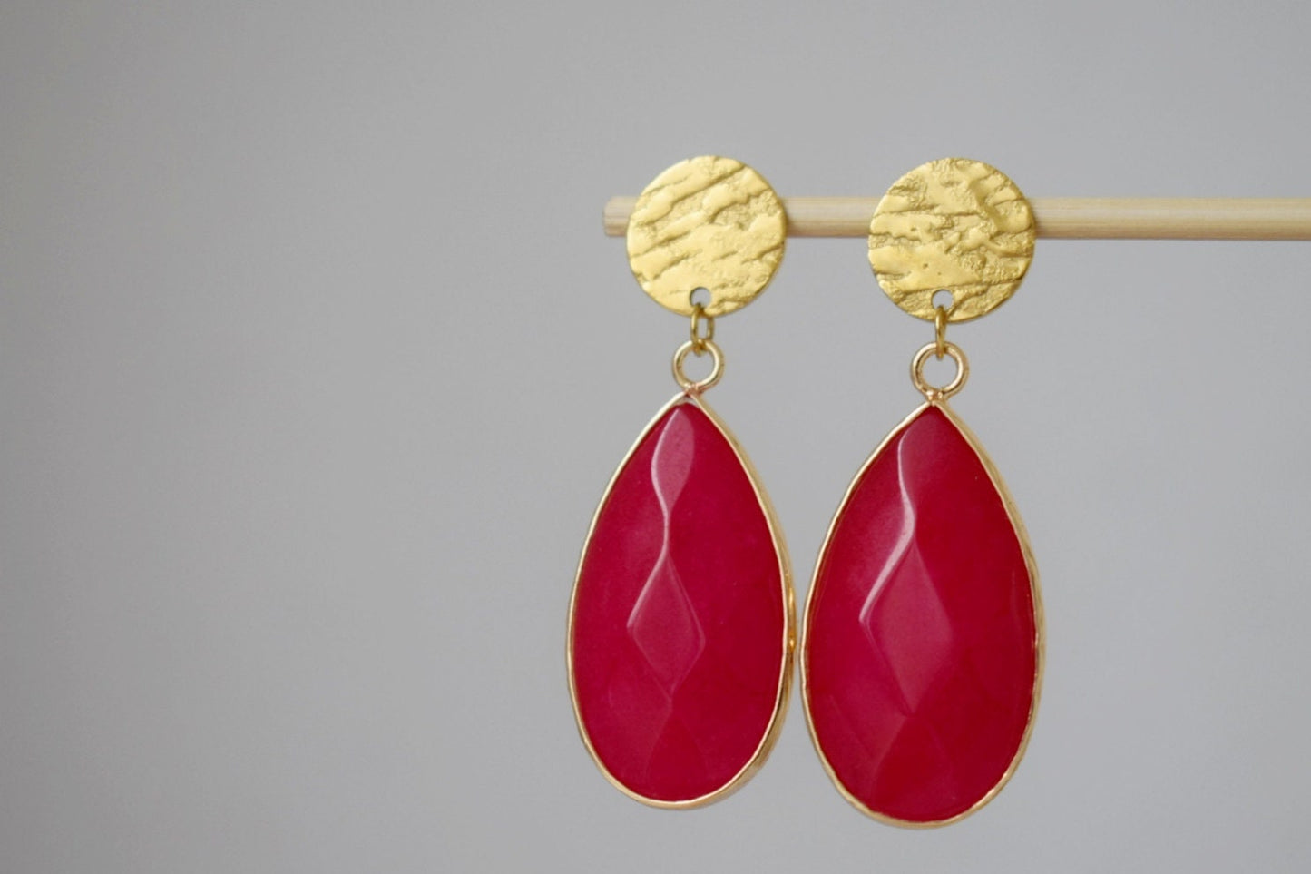 Teardrop pink jade stud earrings, Dangle drop earrings, Long gold plated gemstone earrings, Faceted stone pendant earrings, Jade jewelry