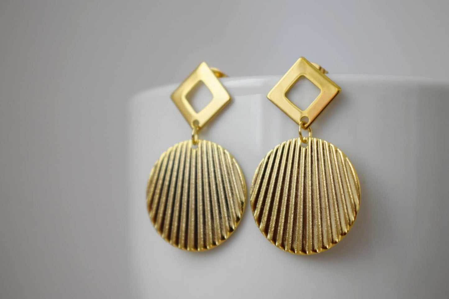 Kreisförmige Ohrstecker, Rauten-Ohrstecker, 24 Karat vergoldete Statement-Ohrringe, Rautenform, gewellt, Scheibe, Platte, rund, Schmuckgeschenk