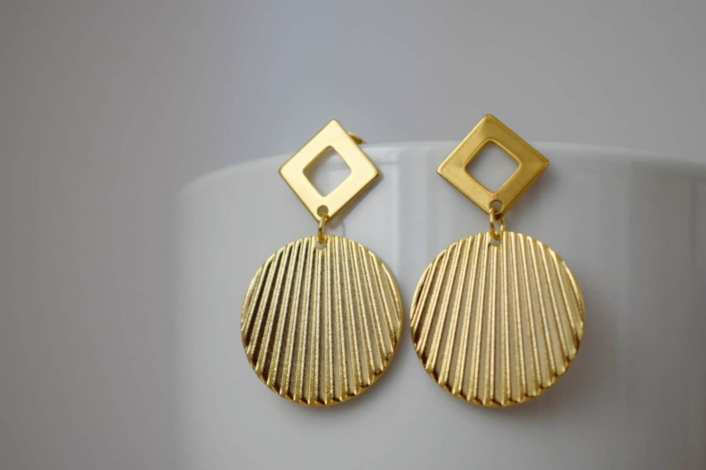 Kreisförmige Ohrstecker, Rauten-Ohrstecker, 24 Karat vergoldete Statement-Ohrringe, Rautenform, gewellt, Scheibe, Platte, rund, Schmuckgeschenk