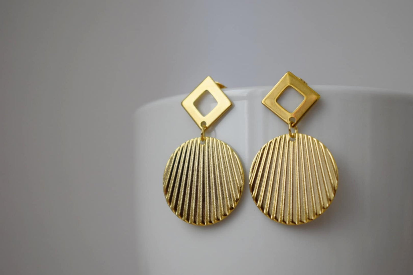 Kreisförmige Ohrstecker, Rauten-Ohrstecker, 24 Karat vergoldete Statement-Ohrringe, Rautenform, gewellt, Scheibe, Platte, rund, Schmuckgeschenk