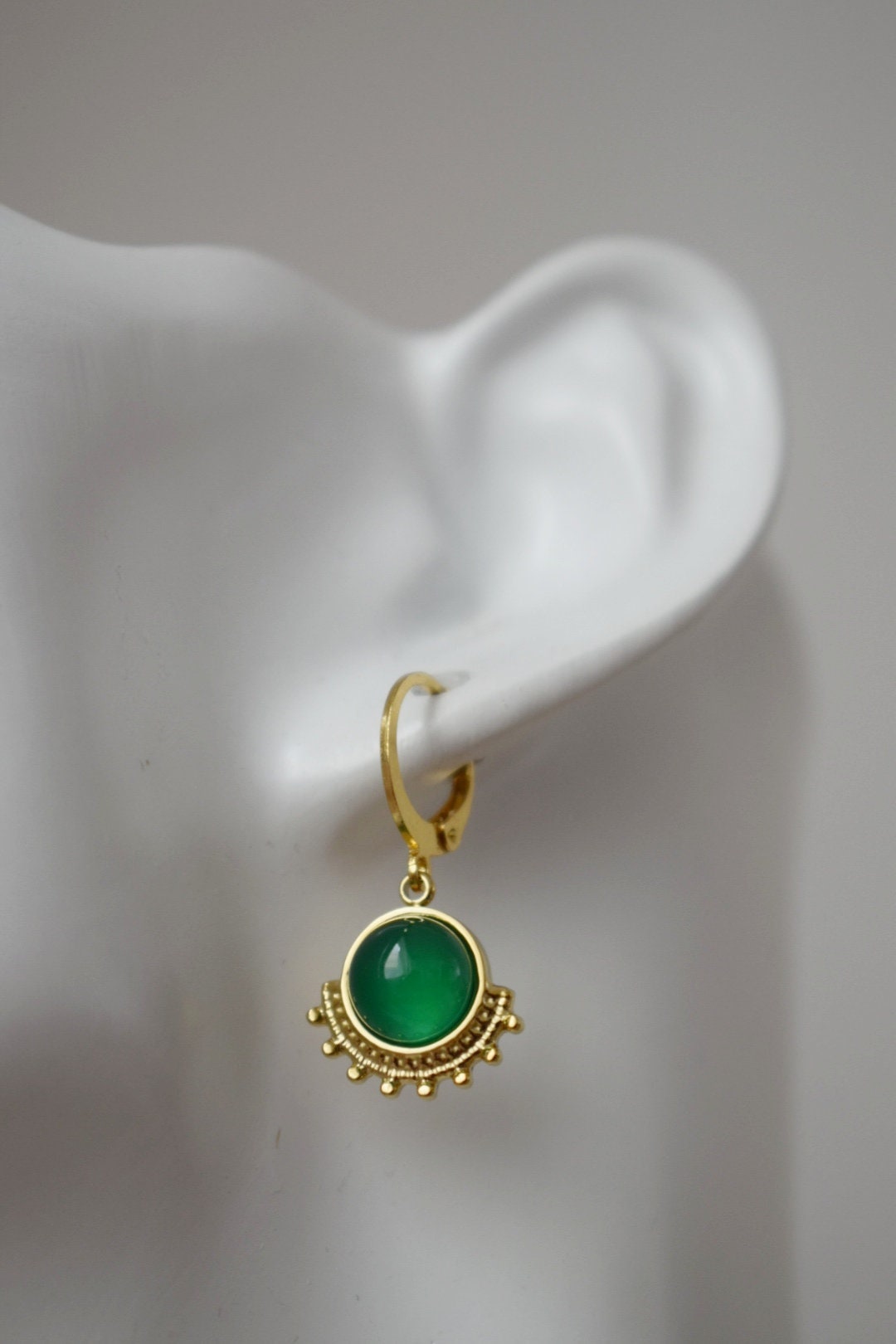 Grüne Achat Ohrringe, Ornament baumelnde Ohrringe, Edelstein Huggie Creolen, Jugendstil Schmuck, Einzigartige Ohrringe, Muttertagsgeschenk für Sie